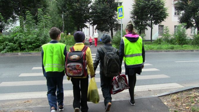Госавтоинспекция Соликамска напомнила юным пешеходам правила безопасности на дороге